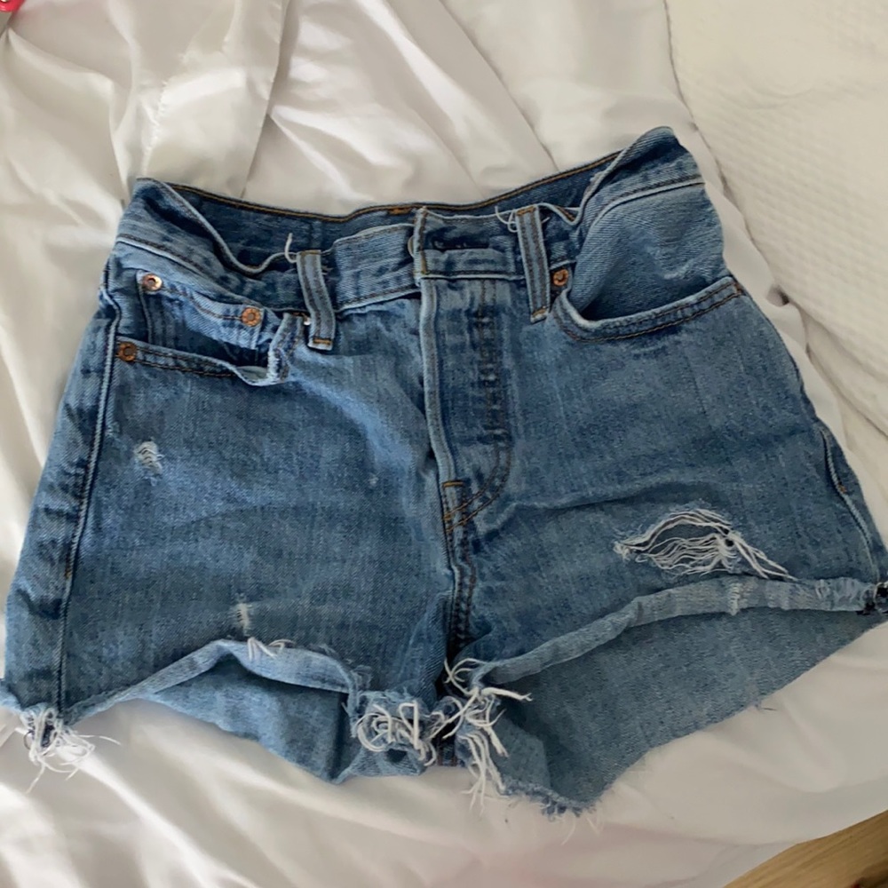 Levi’s jean shorts size 25